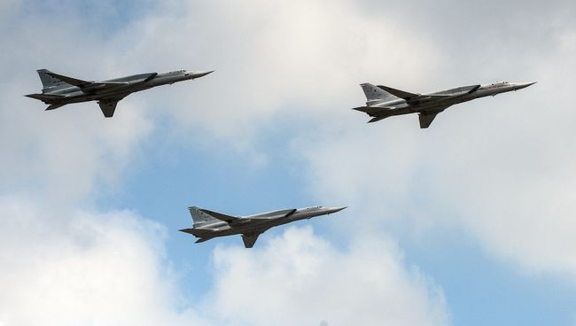 Стратегические бомбардировщики-ракетоносецы Ту-22М3. Архивное фото Стратегические бомбардировщики-ракетоносецы Ту-22М3. Архивное фото