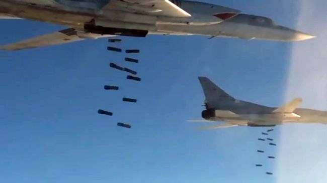 Удар бомбардировщиков Ту-22 по вновь выявленным объектам ИГ в р-нах Пальмиры