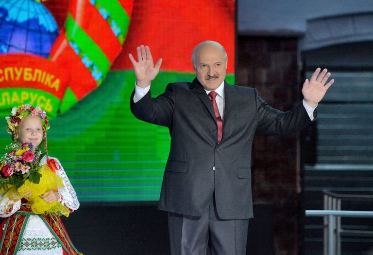 Президент Белоруссии Александр Лукашенко на открытии XXV Международного фестиваля искусств Славянский базар в Витебске. Президент Белоруссии Александр Лукашенко на открытии XXV Международного фестиваля искусств Славянский базар в Витебске.