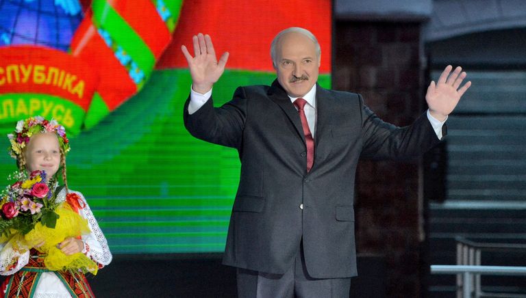 Президент Белоруссии Александр Лукашенко на открытии XXV Международного фестиваля искусств Славянский базар в Витебске. Президент Белоруссии Александр Лукашенко на открытии XXV Международного фестиваля искусств Славянский базар в Витебске.