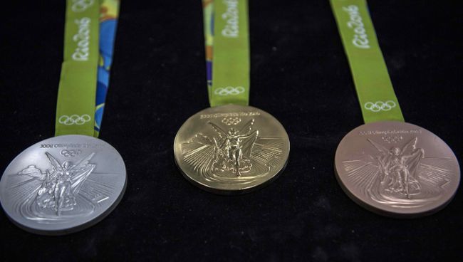 Производство медалей для Олимпийских игр в Рио-де-Жанейро. Архивное фото