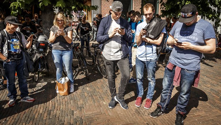 Игроки в Pokemon Go в Харлеме, Нидерланды Игроки в Pokemon Go в Харлеме, Нидерланды