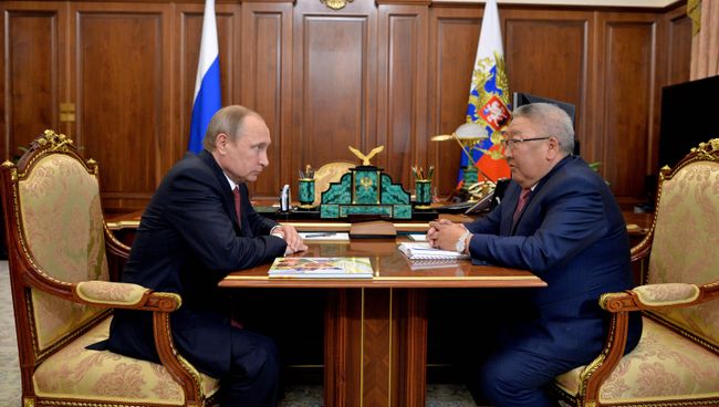 Президент РФ Владимир Путин и глава Республики Саха (Якутия) Егор Борисов во время встречи в Кремле. 20 июля 2016