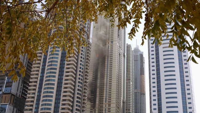 Пожар в небоскребе Sulafa Tower в популярном районе Дубая Dubai Marina Пожар в небоскребе Sulafa Tower в популярном районе Дубая Dubai Marina