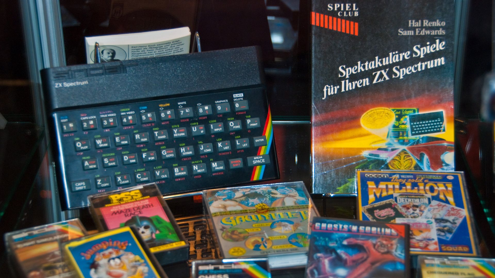 8-разрядный домашний компьютер ZX Spectrum 8-разрядный домашний компьютер ZX Spectrum - РИА Новости, 1920, 17.09.2021