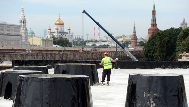 Строительство комплекса Зарядье в Москве. Архивное фото Строительство комплекса Зарядье в Москве. Архивное фото