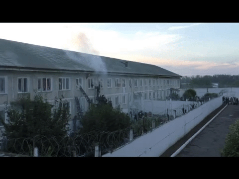 В сети появилось видео подавления бунта заключенных в Хакасии В сети появилось видео подавления бунта заключенных в Хакасии