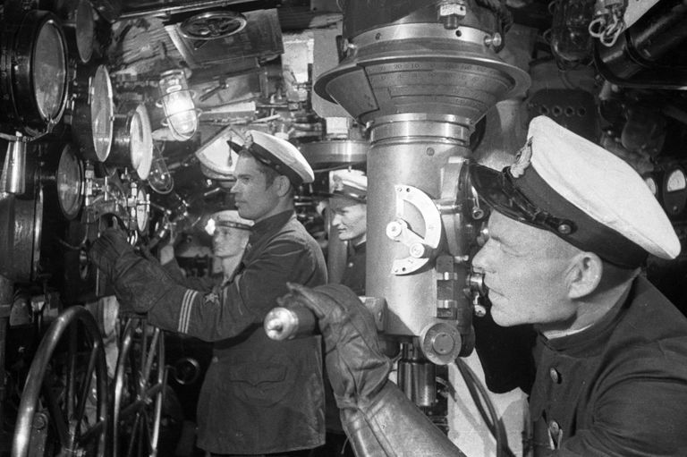 Подводники преследуют немецкие корабли у берегов Одессы Подводники преследуют немецкие корабли у берегов Одессы