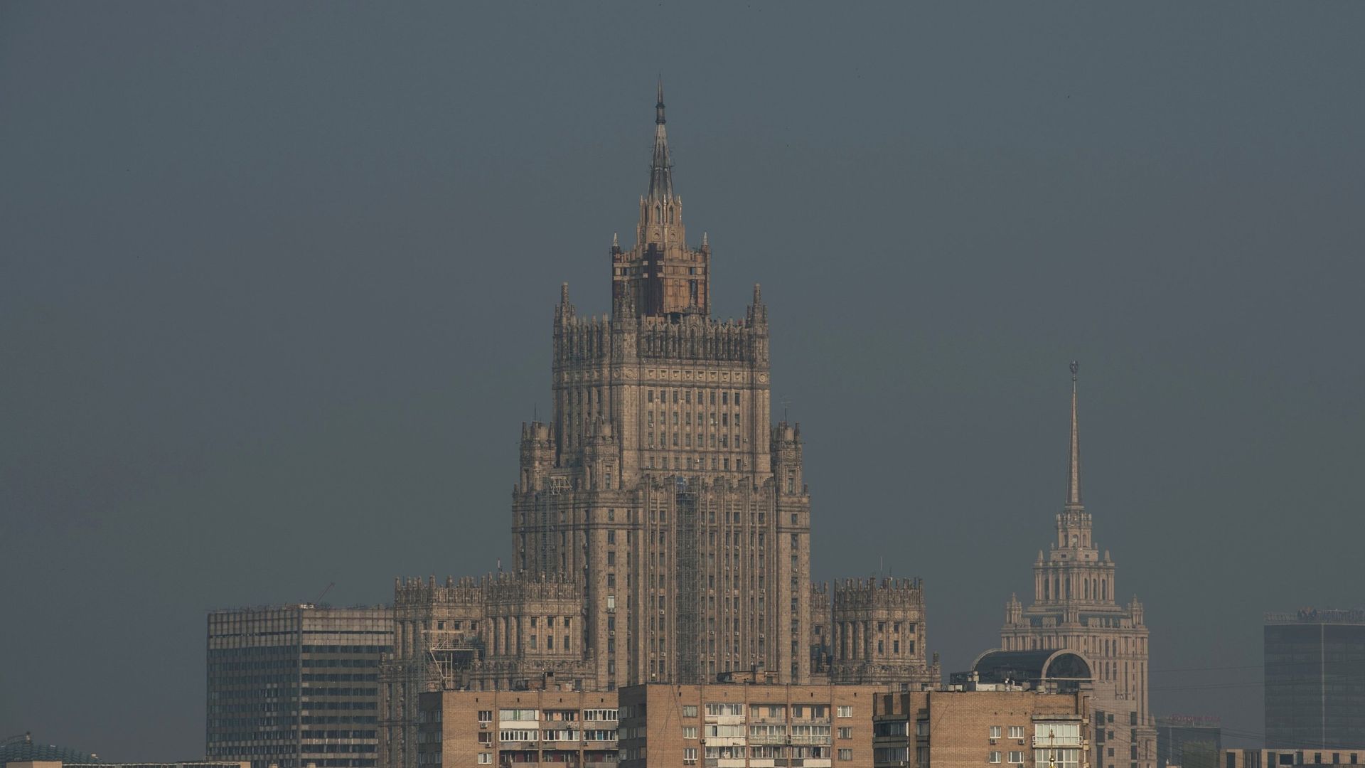 Смог в Москве. Здание министерства иностранных дел России Смог в Москве. Здание министерства иностранных дел России - РИА Новости, 1920, 26.04.2021