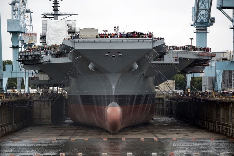 Авианосец USS Gerald R. Ford (CVN-78) в сухом доке