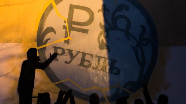 Граффити в поддержку рубля. Архивное фото Граффити в поддержку рубля. Архивное фото