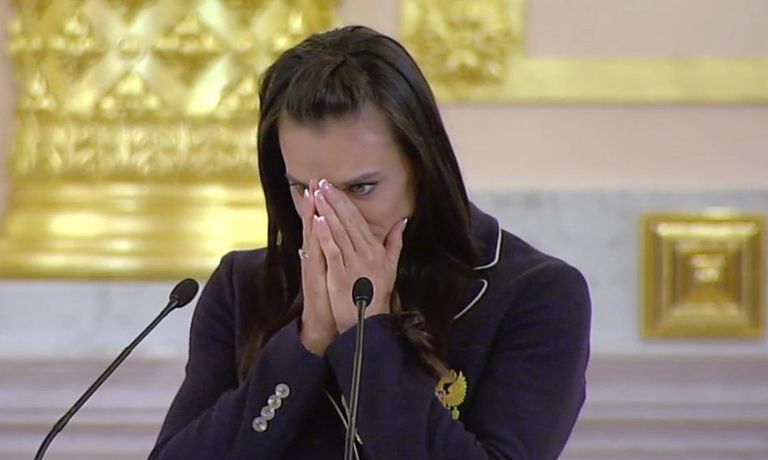 Исинбаева заплакала на встрече с Владимиром Путиным. ВИДЕО