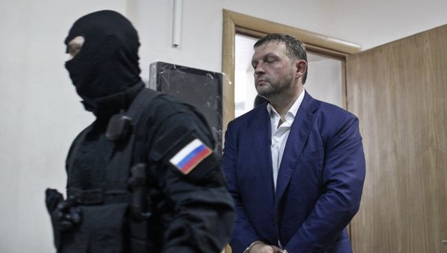 Губернатор Кировской области Никита Белых, обвиняемый по делу о взятке, в Басманном суде. Архивное фото Губернатор Кировской области Никита Белых, обвиняемый по делу о взятке, в Басманном суде. Архивное фото