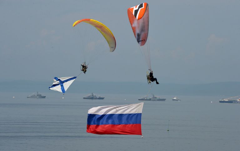 Празднование Дня ВМФ в городах России Празднование Дня ВМФ в городах России