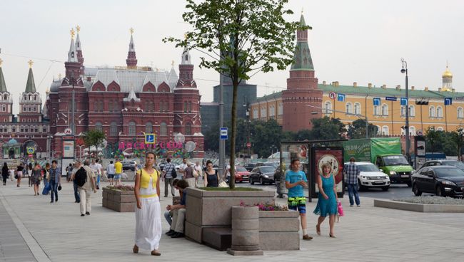 Манежная площадь в Москве. Архивное фото Манежная площадь в Москве. Архивное фото