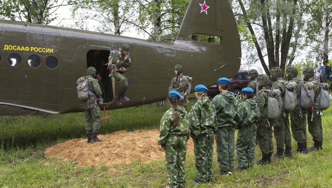Юнармейцы возрожденного молодежного военно-патриотического движения Юнармия. Архивное фото Юнармейцы возрожденного молодежного военно-патриотического движения Юнармия. Архивное фото