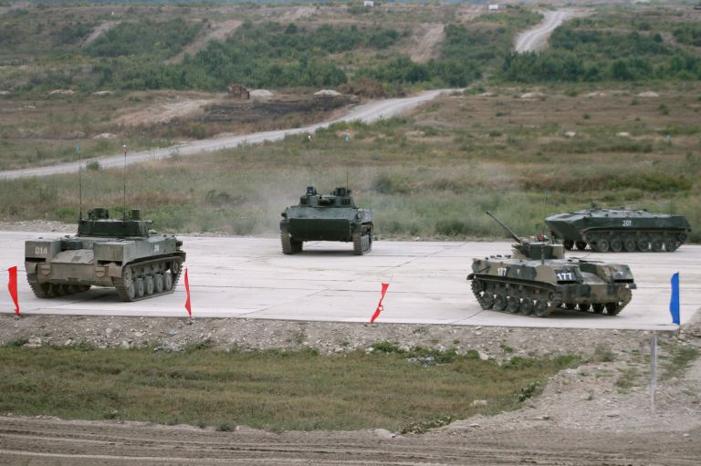 Показательные выступления военной техники на церемонии открытия международного конкурса Десантный взвод на военном полигоне Раевский Показательные выступления военной техники на церемонии открытия международного конкурса Десантный взвод на военном полигоне Раевский