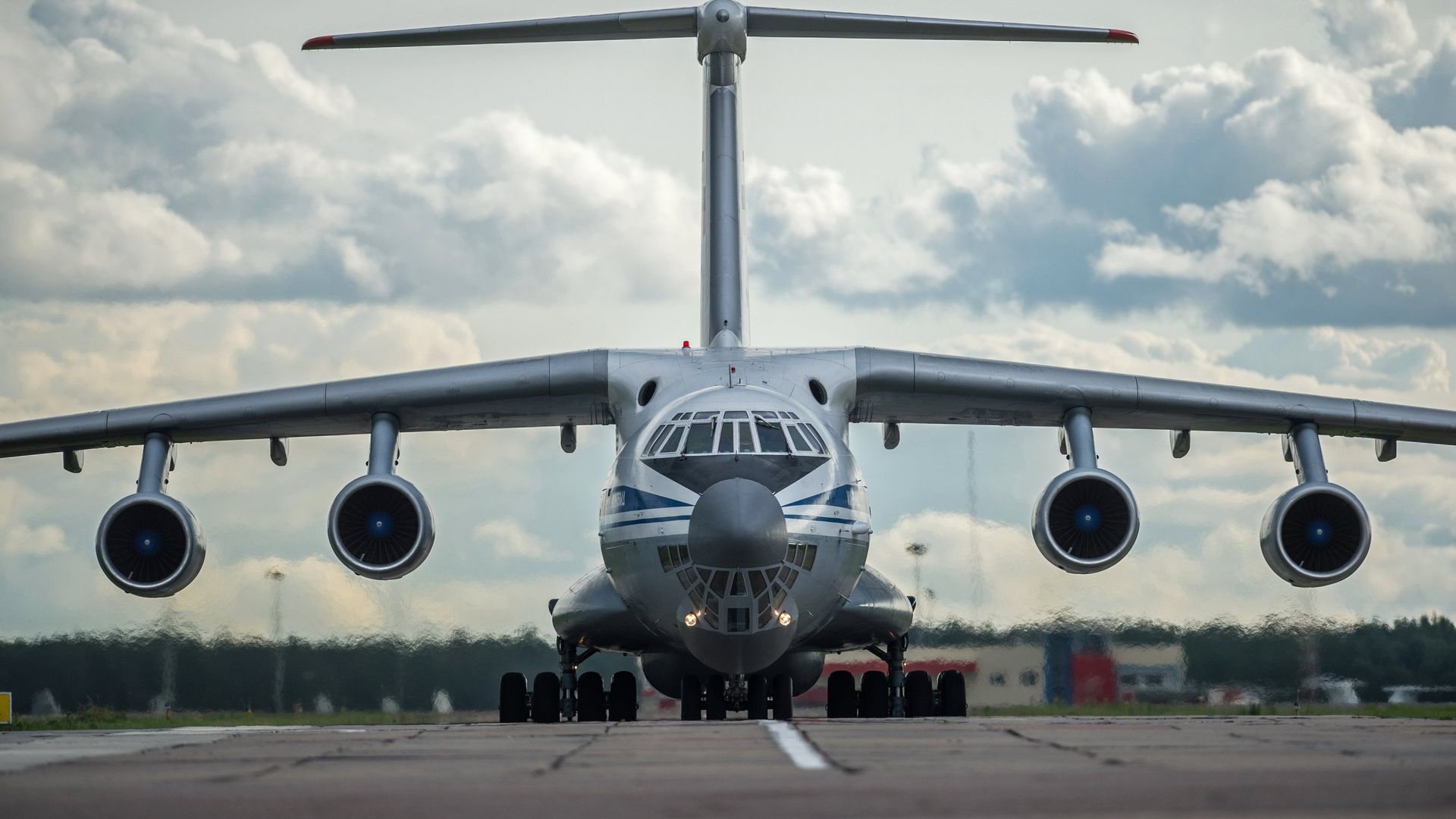 Самолет военно-транспортной авиации, доставивший в Москву пострадавших при обрушении казармы учебного центра ВДВ на окраине Омска Самолет военно-транспортной авиации, доставивший в Москву пострадавших при обрушении казармы учебного центра ВДВ на окраине Омска - РИА Новости, 1920, 08.08.2021
