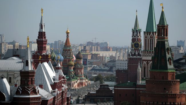 Вид на Красную площадь с крыши отеля Ritz-Carlton в Москве. Архивное фото Вид на Красную площадь с крыши отеля Ritz-Carlton в Москве. Архивное фото