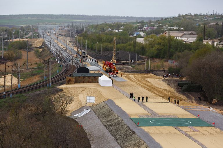 Строительство двухпутной электрифицированной железной дороги в обход Украины на участке Журавка-Миллерово в Воронежской области