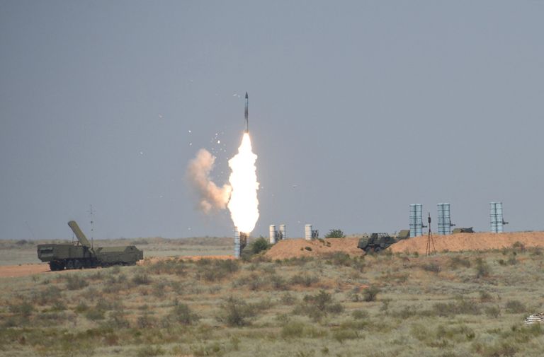 Зенитный ракетный комплекс С-300ПС во время международного конкурса Ключи от неба