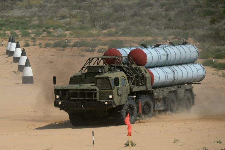 Зенитный ракетный комплекс С-300ПС во время международного конкурса Ключи от неба