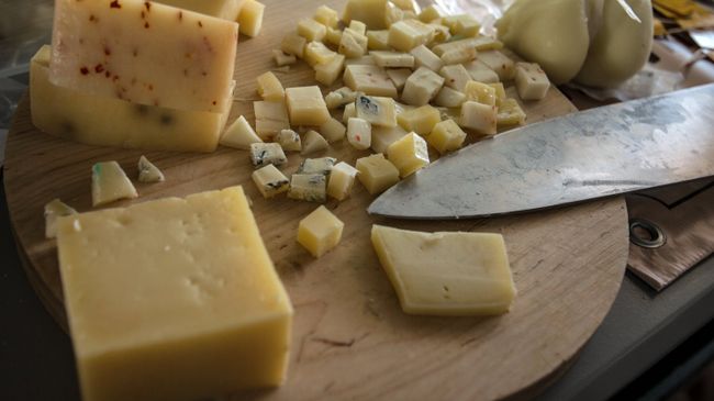 Сырная продукция на сырном фестивале в Истринском районе Московской области. Архивное фото