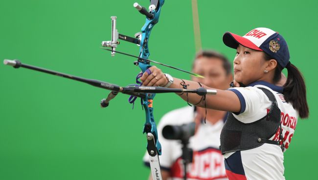 Спортсменка сборной России Туяна Дашидоржиева в командном первенстве среди женщин по стрельбе из лука на XXXI летних Олимпийских играх Спортсменка сборной России Туяна Дашидоржиева в командном первенстве среди женщин по стрельбе из лука на XXXI летних Олимпийских играх