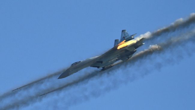 Многоцелевой истребитель Су-27. Архивное фото