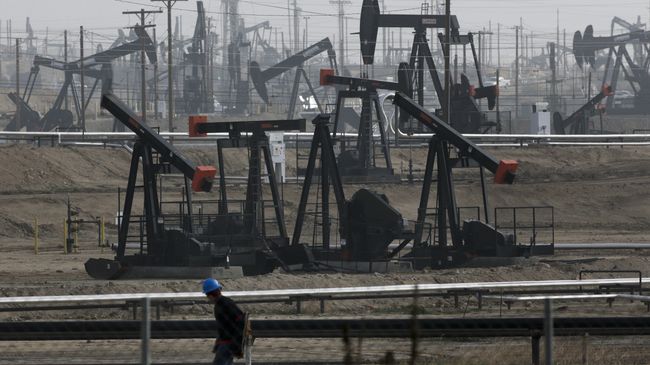 Добыча нефти в США. Архивное фото Добыча нефти в США. Архивное фото