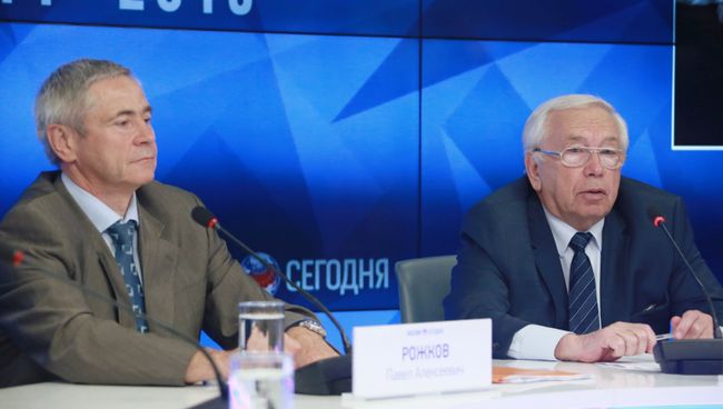 Председатель Исполкома Паралимпийского комитета России Павел Рожков и президент ПКР Владимир Лукин на мультимедийной пресс-конференции по итогам решения Международного паралимпийского комитета. 8 августа 2016 Председатель Исполкома Паралимпийского комитета России Павел Рожков и президент ПКР Владимир Лукин на мультимедийной пресс-конференции по итогам решения Международного паралимпийского комитета. 8 августа 2016
