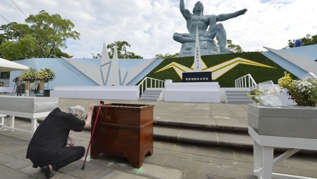 Церемония у памятника Статуи мира в Нагасаки. 9 августа 2016 Церемония у памятника Статуи мира в Нагасаки. 9 августа 2016