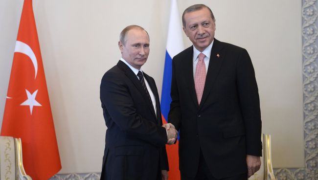 Президент России Владимир Путин и президент Турции Реджеп Тайип Эрдоган во время встречи в Константиновском дворце. 9 августа 2016 Президент России Владимир Путин и президент Турции Реджеп Тайип Эрдоган во время встречи в Константиновском дворце. 9 августа 2016