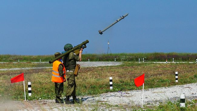 Стрельба из ПЗРК Игла с места по мишени имитатору самолета на окружном этапе конкурса Чистое небо - 2016 в городе Ейск Краснодарского края. 9 августа 2016