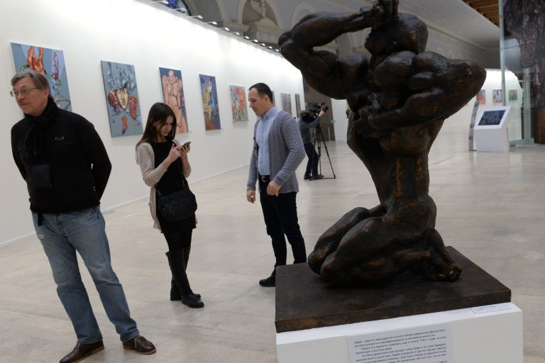 Бронзовая скульптура Эрнста Неизвестного Орфей, представленная в ЦВЗ Манеж в Москве Бронзовая скульптура Эрнста Неизвестного Орфей, представленная в ЦВЗ Манеж в Москве