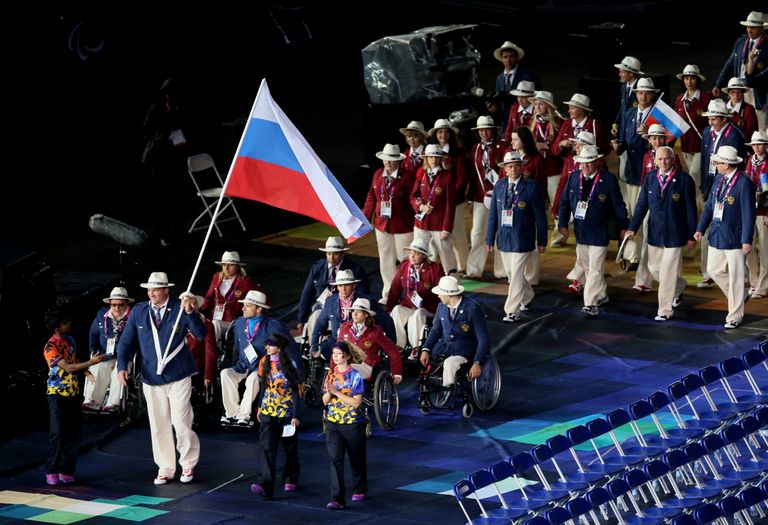 Паралимпийская сборная России во время церемонии открытия летних Паралимпийских игр в Лондоне Паралимпийская сборная России во время церемонии открытия летних Паралимпийских игр в Лондоне
