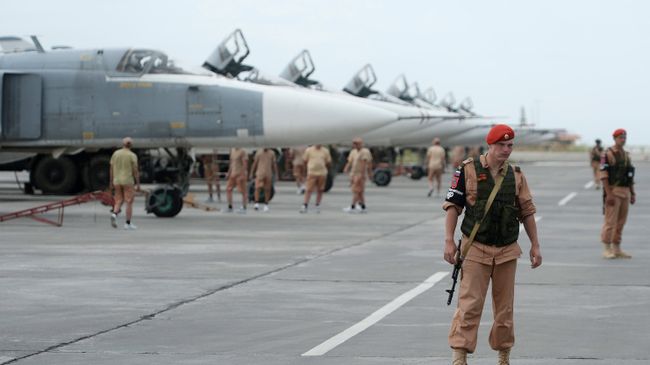 Российские военнослужащие на авиабазе Хмеймим в Сирии. Архивное фото