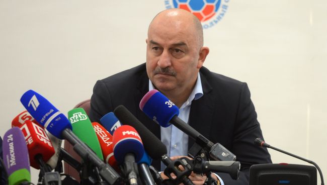 Футбольный тренер Станислав Черчесов на внеочередном заседание Исполкома РФС