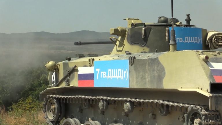 Гонка преследования десантников на боевых машинах со стрельбой на АрМИ-2016