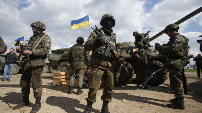Военнослужащие украинской армии. Архивное фото Военнослужащие украинской армии. Архивное фото