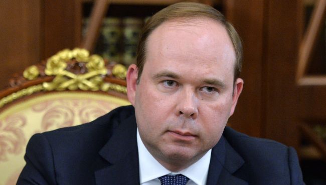 Назначенный руководителем администрации президента РФ Антон Вайно во время встречи в Кремле с президентом России Владимиром Путиным. 12 августа 2016