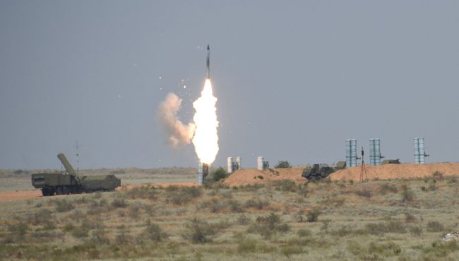 Зенитный ракетный комплекс С-300. Архивное фото