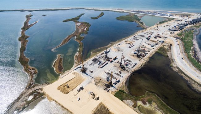 Строящийся участок дороги от трассы М-25 до Керченского пролива и будущей трассы Таврида. Архивное фото Строящийся участок дороги от трассы М-25 до Керченского пролива и будущей трассы Таврида. Архивное фото