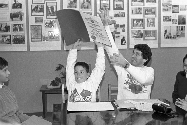 Американский 9-летний школьник из Лос-Анджелеса Брэд Корреа, находящийся в СССР с миссией мира Американский 9-летний школьник из Лос-Анджелеса Брэд Корреа, находящийся в СССР с миссией мира