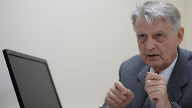 Один из защитников Белого дома, бывший народный депутат РСФСР и советник Бориса Ельцина Павел Медведев