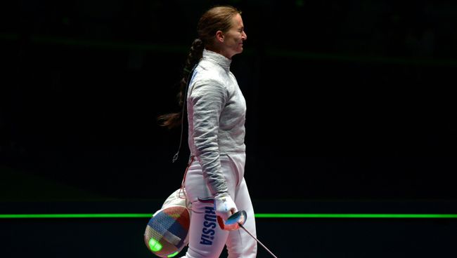 Софья Великая (Россия) после финального поединка командного первенства по фехтованию на саблях на XXXI летних Олимпийских играх Софья Великая (Россия) после финального поединка командного первенства по фехтованию на саблях на XXXI летних Олимпийских играх