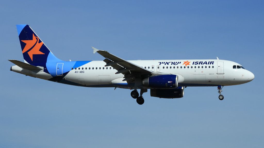 Самолет Airbus A320 израильской авиакомпании Israir Самолет Airbus A320 израильской авиакомпании Israir - РИА Новости, 1920, 19.02.2021
