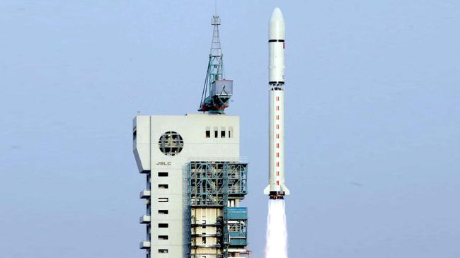 Старт ракеты-носителя Чанчжэн-2D. Архивное фото Старт ракеты-носителя Чанчжэн-2D. Архивное фото