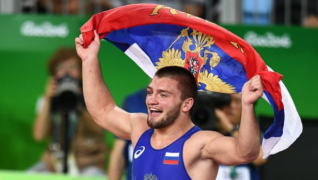 Давит Чакветадзе (Россия) радуется победе в финале соревнований по греко-римской борьбе на XXXI летних Олимпийских играх