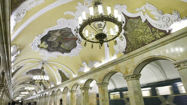 Станция Комсомольская Кольцевой линии Московского метрополитена Станция Комсомольская Кольцевой линии Московского метрополитена